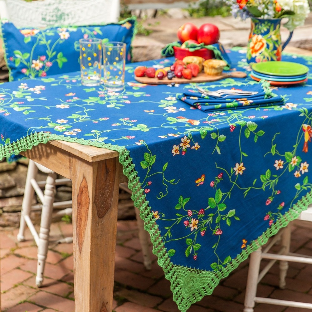 April Cornell Tablecloth Strawberry Fields 36x36